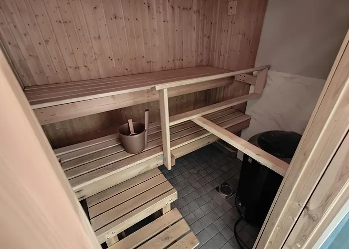 Arctic Aurora With A Lappish Grill Hut - Northern Lights And Private Sledding Hill In The Backyard, In The Hometown Of Santa Claus, Вилла Рованиеми